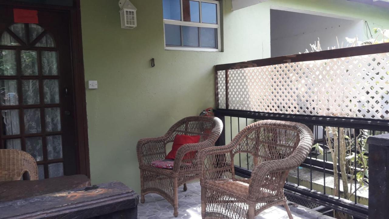 Hibiscus Valley Inn Marigot Exterior foto