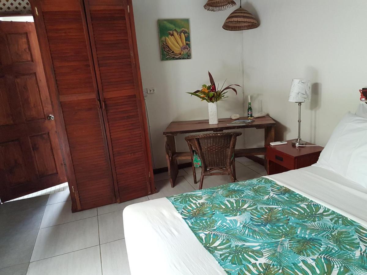 Hibiscus Valley Inn Marigot Exterior foto