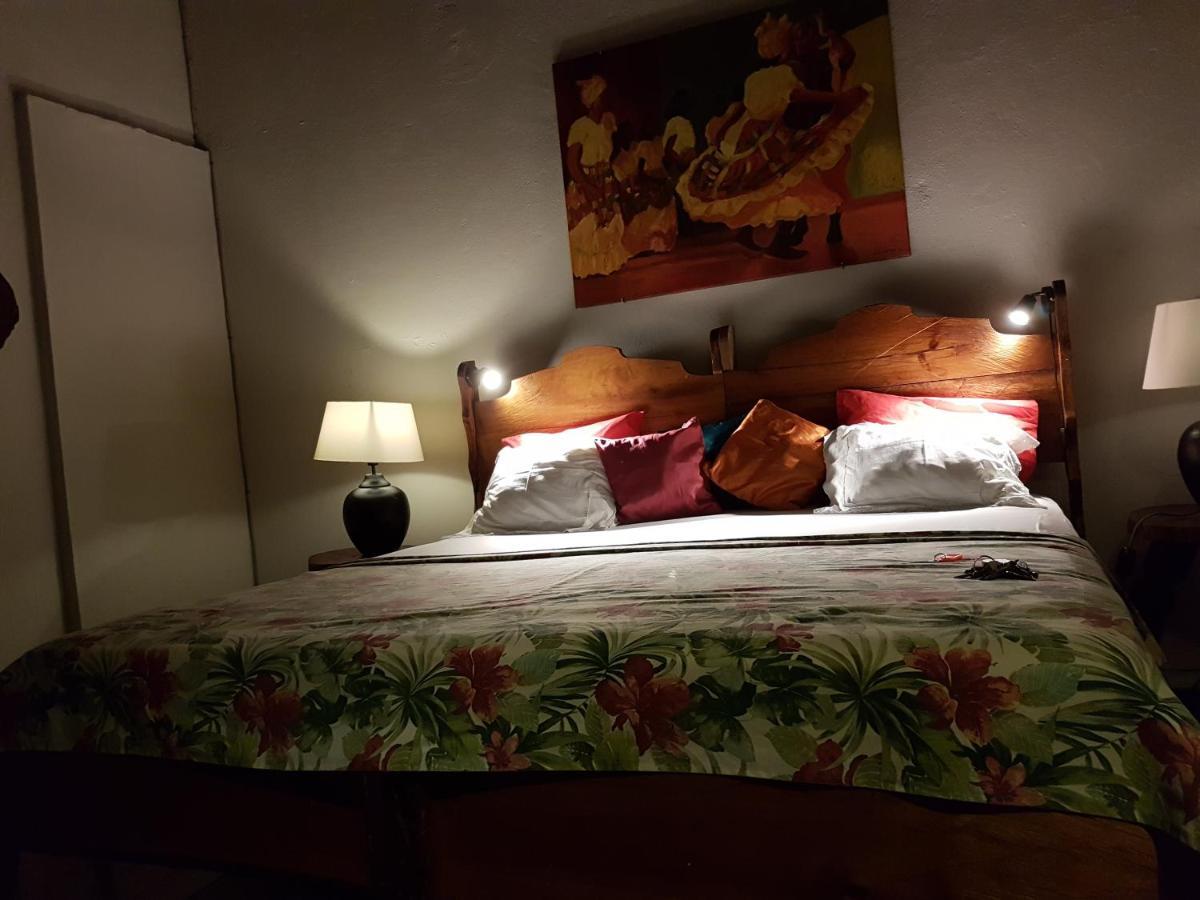Hibiscus Valley Inn Marigot Exterior foto