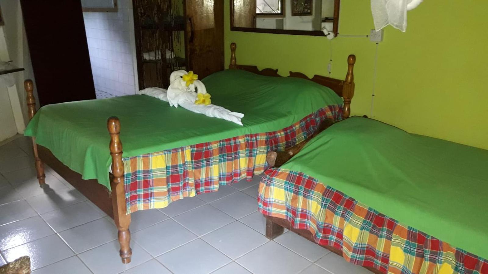 Hibiscus Valley Inn Marigot Exterior foto