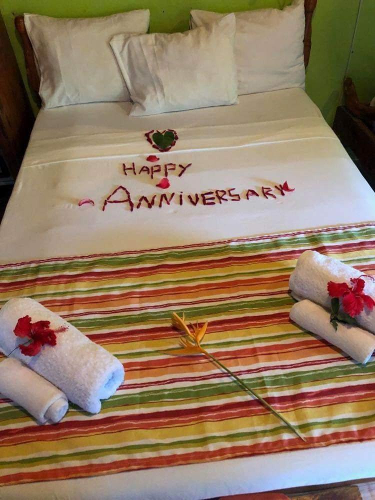 Hibiscus Valley Inn Marigot Exterior foto