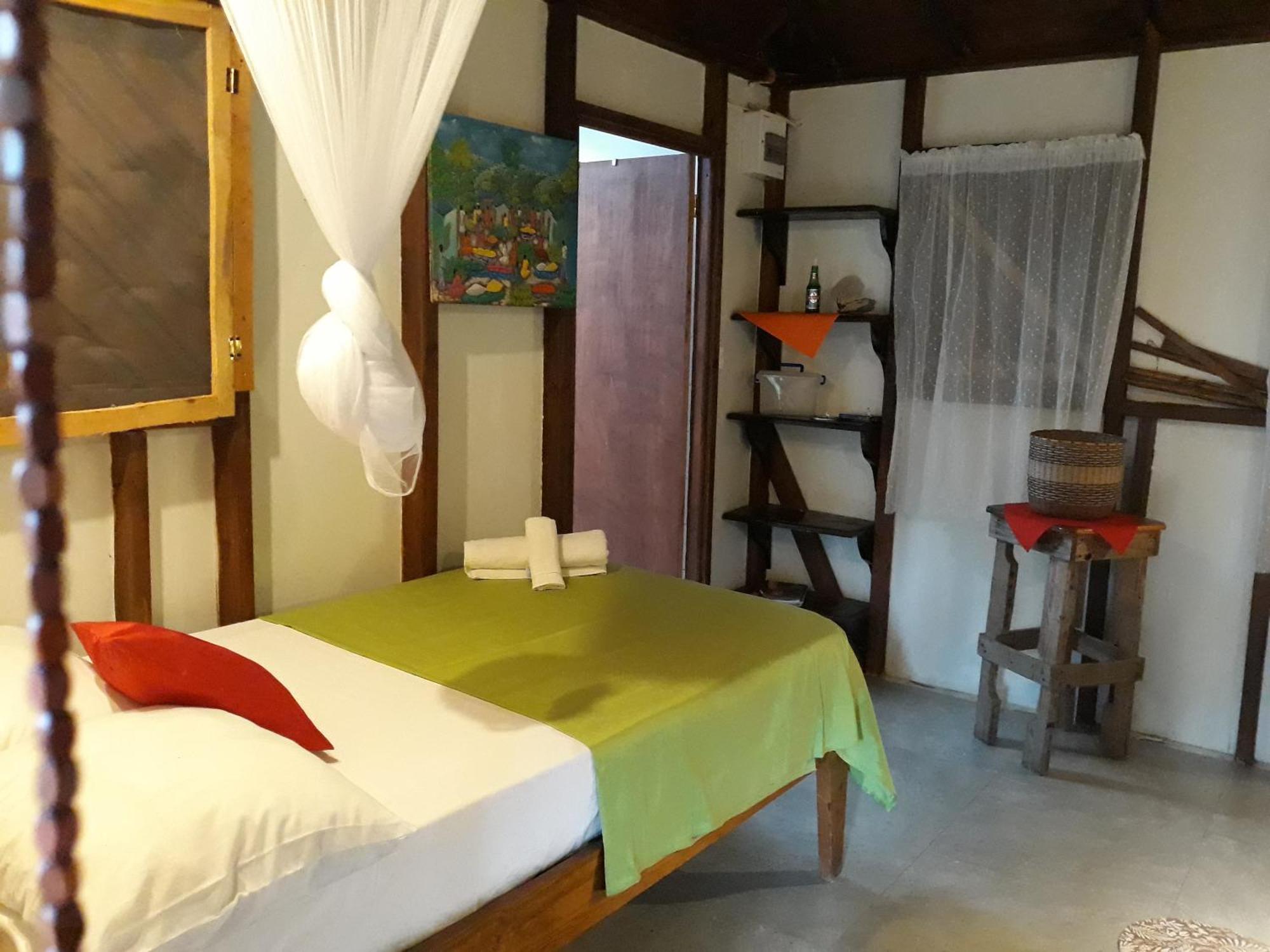 Hibiscus Valley Inn Marigot Exterior foto