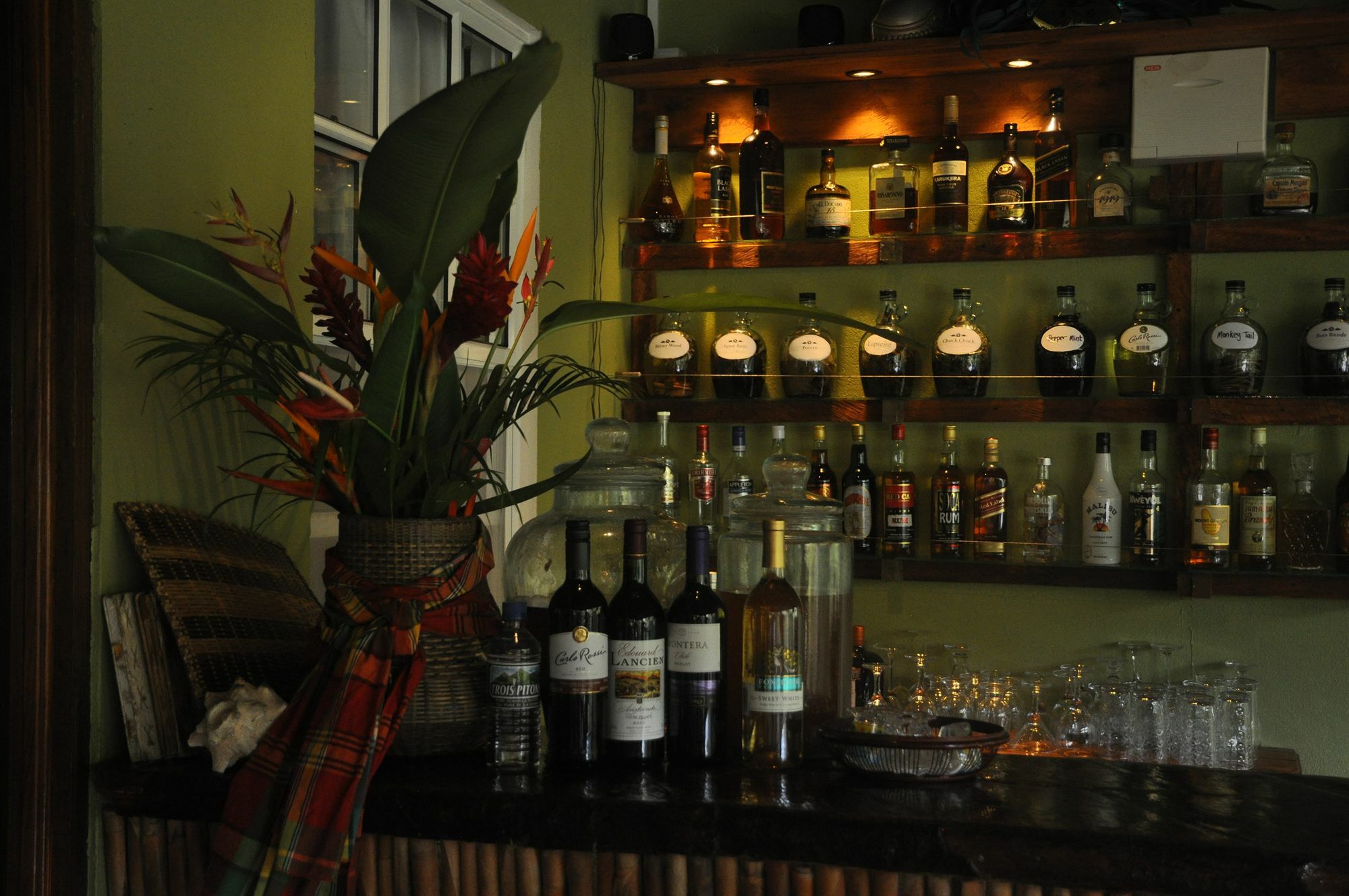 Hibiscus Valley Inn Marigot Exterior foto